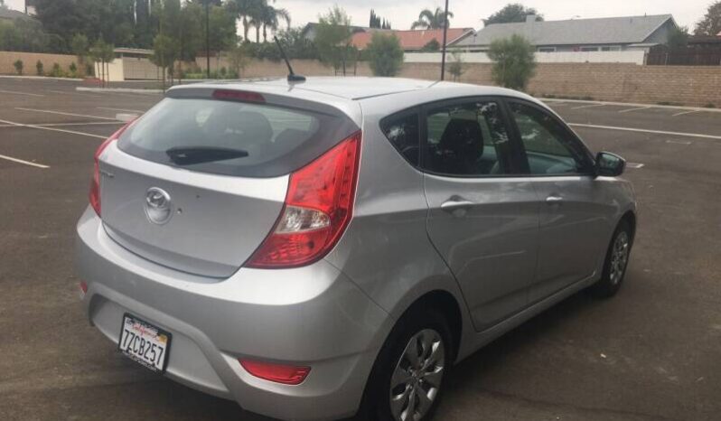 2017 Hyundai Accent SE Hatchback 6A full