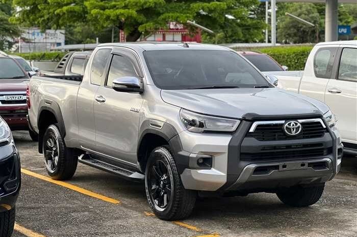 2017 Toyota Hilux Revo RHD full