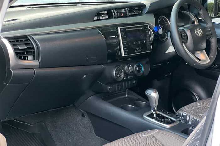 2017 Toyota Hilux Revo RHD full