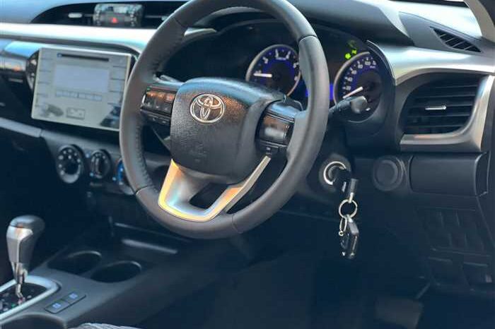 2017 Toyota Hilux Revo RHD full