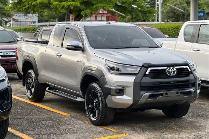 2017 Toyota Hilux Revo RHD full