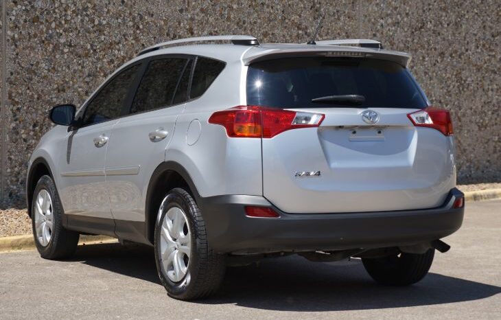 2015 Toyota RAV4 XLE full