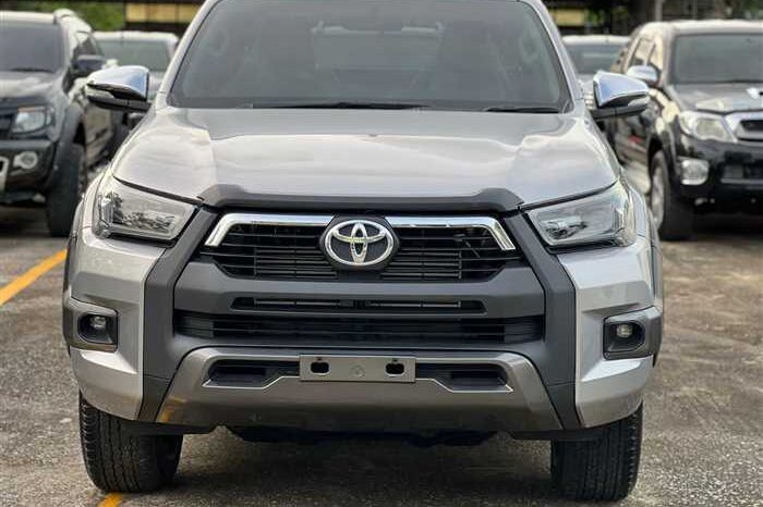 2017 Toyota Hilux Revo RHD full