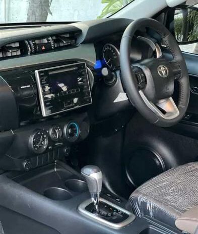 2017 Toyota Hilux Revo RHD full