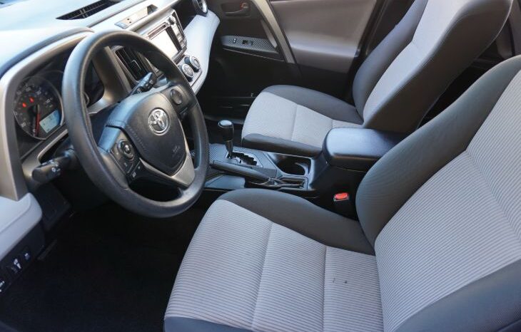 2015 Toyota RAV4 XLE full