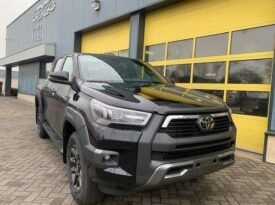 Toyota Hilux 2.8 D-4D Double Cab Invincible