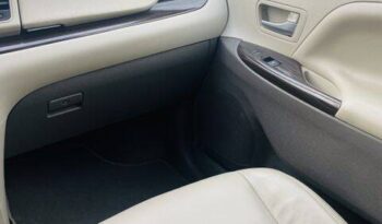 2019 Toyota Sienna XLE Minivan 4D full