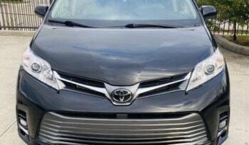 2019 Toyota Sienna XLE Minivan 4D full