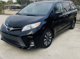 2019 Toyota Sienna XLE Minivan 4D