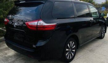 2019 Toyota Sienna XLE Minivan 4D full