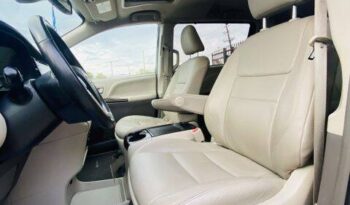 2019 Toyota Sienna XLE Minivan 4D full