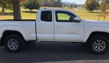 2017 Toyota Tacoma 4×4 SR5 V6 4dr Access Cab 6.1 ft full